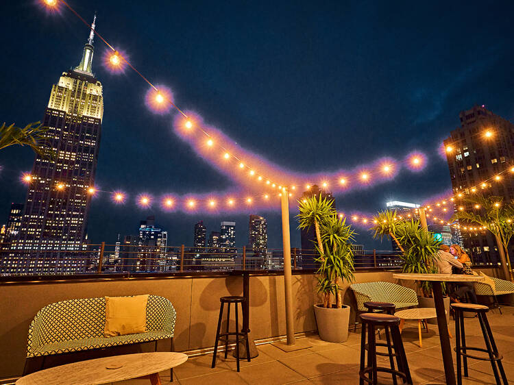 Best Rooftop Bars In Manhattan: Top Views And Vibes